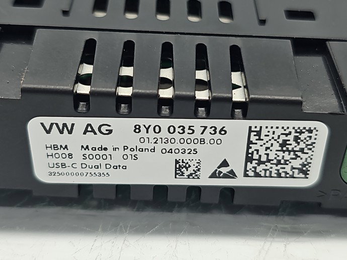 Conector auxiliar USB AUDI A3 (8YF) [Fabr 2020-2026] 8Y0035736