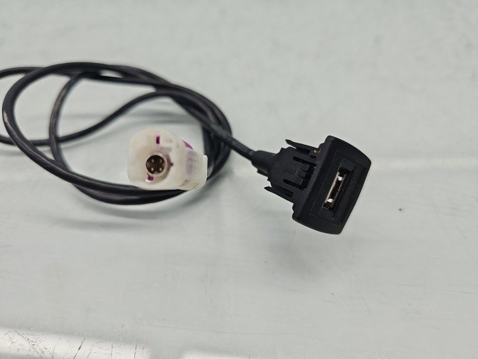 Conector auxiliar USB Mercedes Clasa GLA (X156) [Fabr 2013-prezent] A2125430528