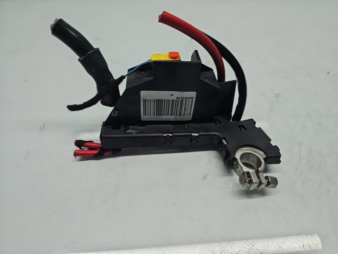 Borna baterie (+) cu capsa AUDI A4 (8K2, B8) [Fabr 2008-2015] 4F0915519