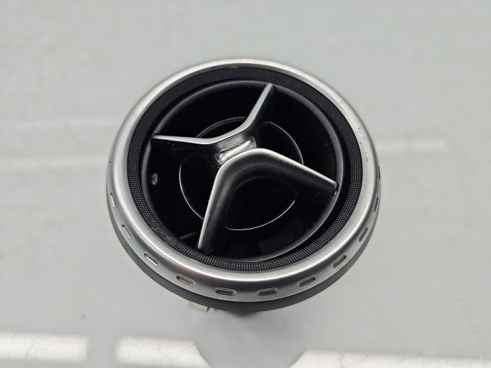 Grila aerisire centrala stanga Mercedes Clasa GLA (X156) [Fabr 2013-prezent] A1568300054