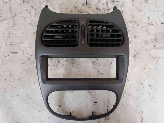 Grila aerisire centrala 9643007477 Peugeot 206 [Fabr 1998-2009] 1.4 TU3A