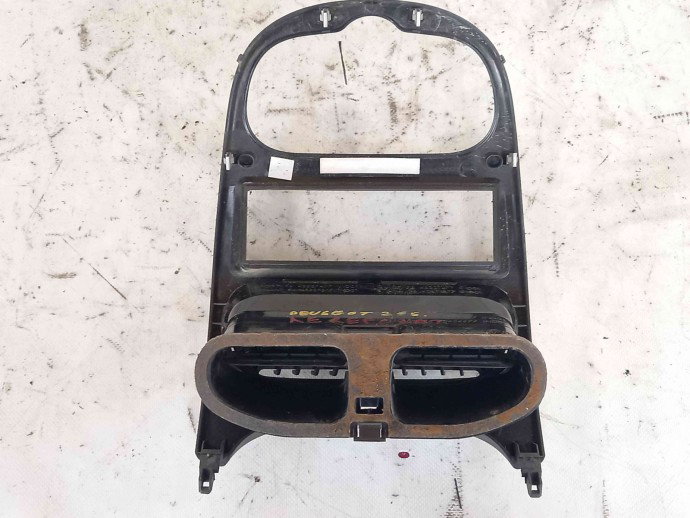 Grila aerisire centrala 9643007477 Peugeot 206 [Fabr 1998-2009] 1.4 TU3A