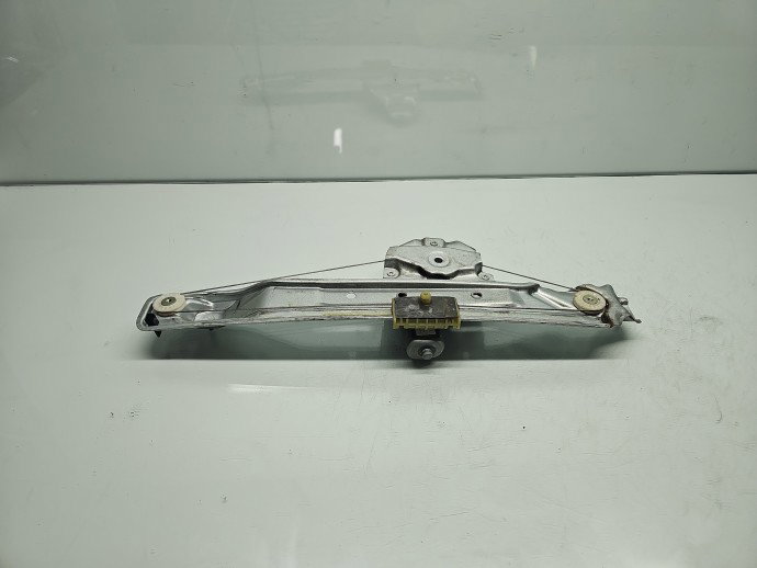 Macara electrica geam dreapta spate Dacia Duster 2 [Fabr 2017-2023] SUV 827208597R