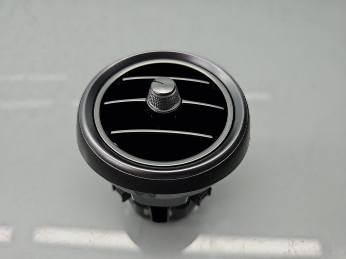 Grila aerisire centrala stanga Mercedes Clasa C (W205) [Fabr 2014-prezent] A2058300301