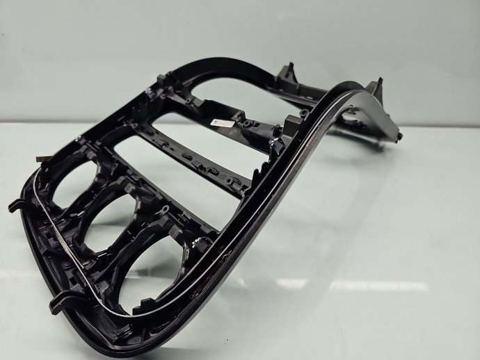 Consola centrala Mercedes Clasa C (W205) [Fabr 2014-prezent] A2056803208