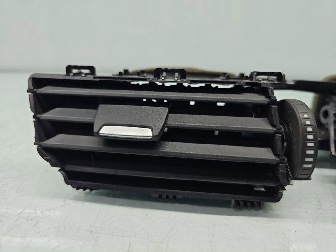 Grila aerisire centrala Bmw X1 (F48) [Fabr 2016-2022] 9292741