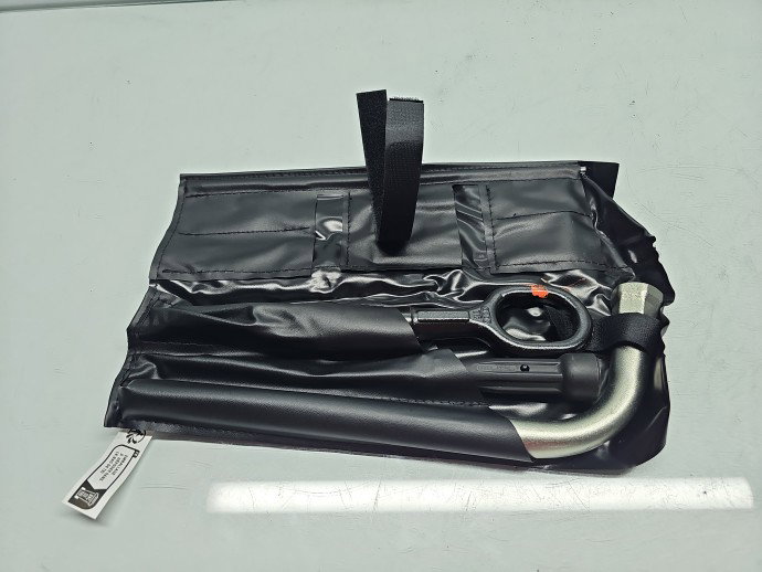 Set cric si cheie AUDI A3 (8YF) [Fabr 2020-2026] 8K0805615A