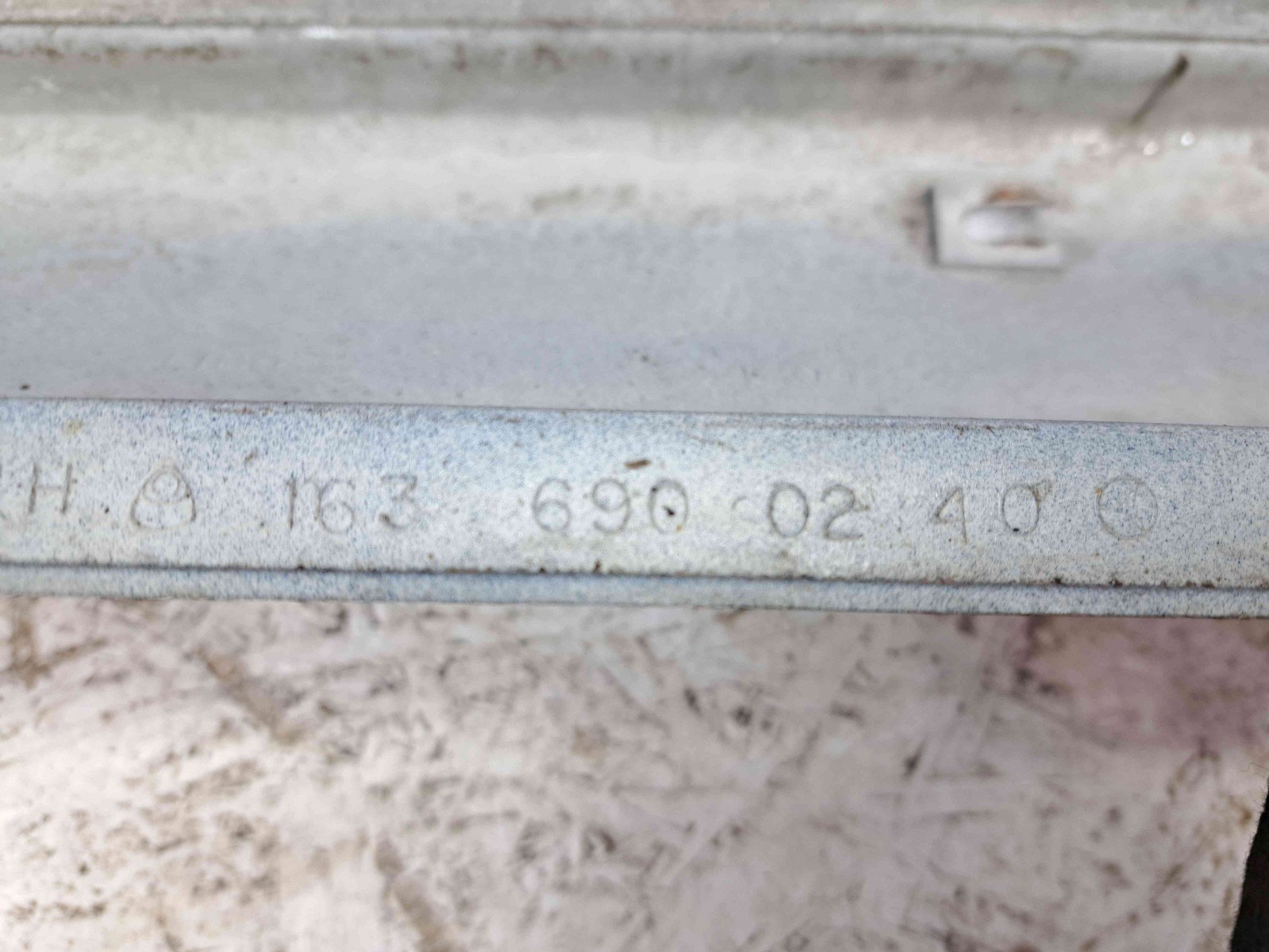 Prag lateral dreapta Mercedes Clasa ML (W163) [Fabr 1998-2005] 1636900240 - imagine 4