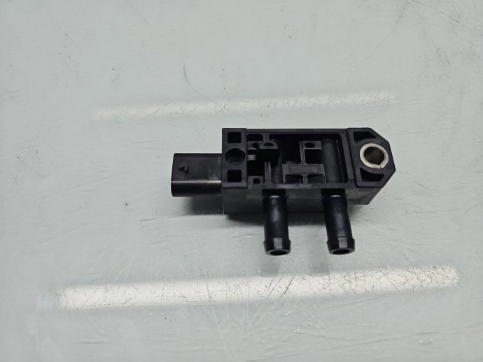 Senzor presiune Volkswagen Passat B8 (3G2) [Fabr 2015-prezent] 04L906051G