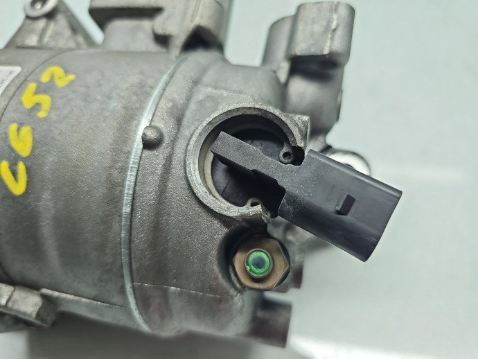 Compresor clima Volkswagen Passat CC (357) [Fabr 2008-2012] 5N0820803E 1.6 TDI CAYC 77KW / 105CP