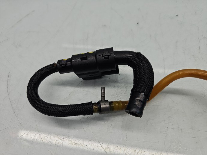 Conducta combustibil Bmw 5 (E60) [Fabr 2004-2010] OEM 2.0 N47D20O0 130KW / 177CP