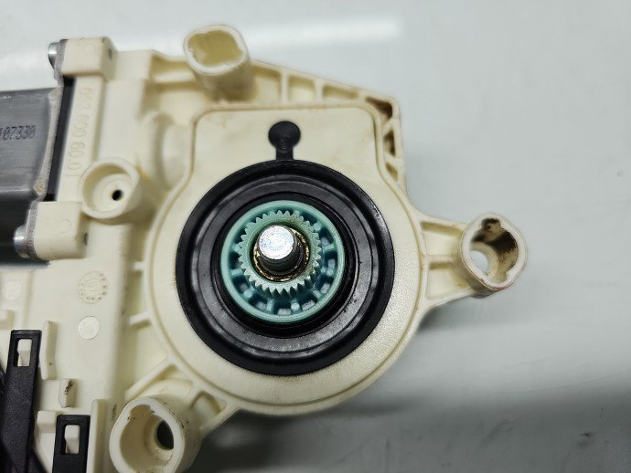 Motoras geam dreapta spate Volkswagen Jetta 3 (1K2) [Fabr 2005-2010] 1k5839402g