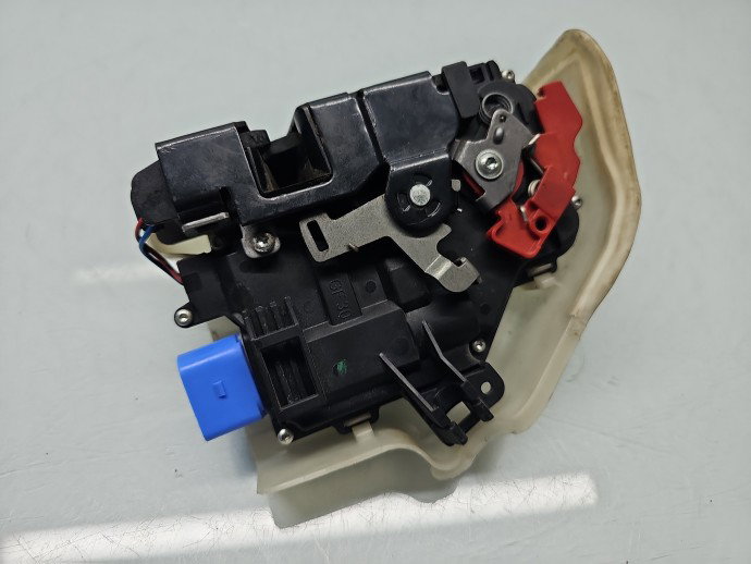 Broasca usa stanga fata Volkswagen Jetta 3 (1K2) [Fabr 2005-2010] OEM