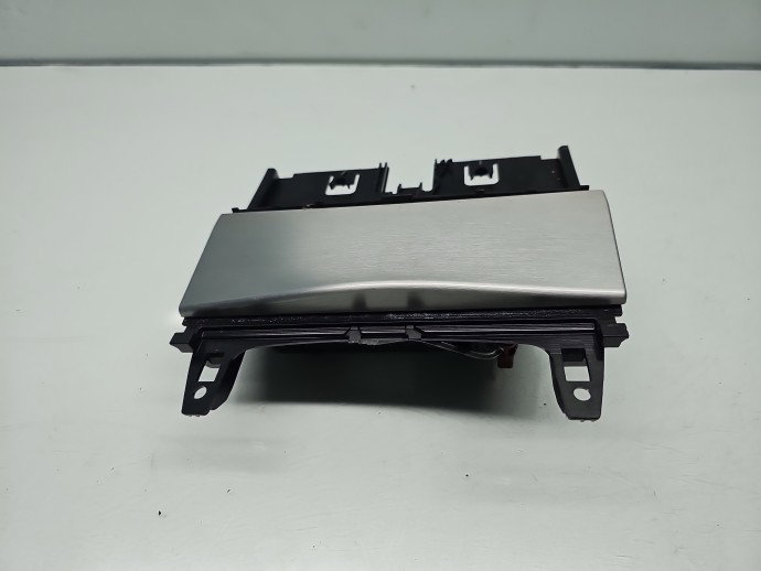 Scrumiera Mercedes Clasa C (W204) [Fabr 2007-2014] A2046801350