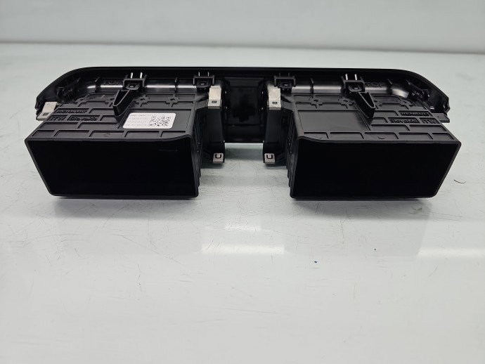 Grila aerisire centrala Dacia Sandero 3 [Fabr 2020-prezent] 687500391R