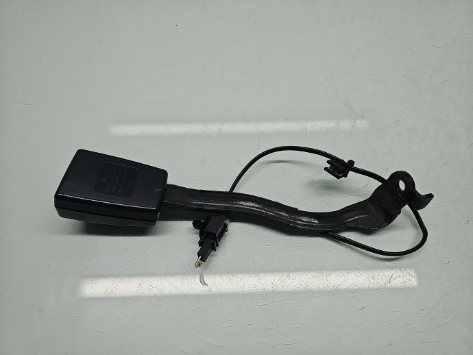 Capsa centura dreapta fata Volkswagen Touran (1T3) [Fabr 2010-2015] 1T0857756C