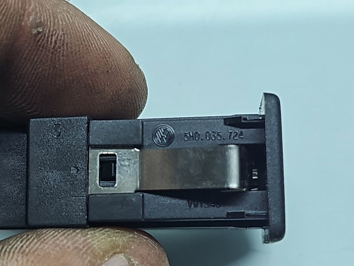 Conector auxiliar USB Volkswagen Touran (1T3) [Fabr 2010-2015] 5M0035724