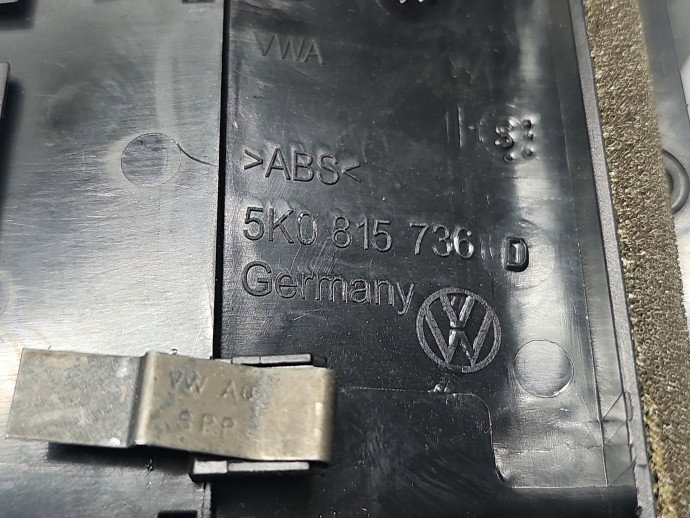 Grila aerisire centrala Volkswagen Golf 6 (5K1) [Fabr 2009-2013] 5K0815736D