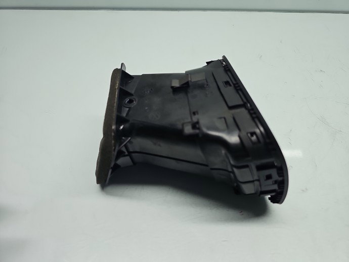 Grila aerisire dreapta Volkswagen Golf 6 (5K1) [Fabr 2009-2013] 5K0819710D