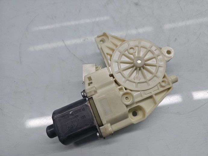 Motoras geam dreapta fata Mercedes Clasa C (W204) [Fabr 2007-2014] Sedan AMG A2048200242
