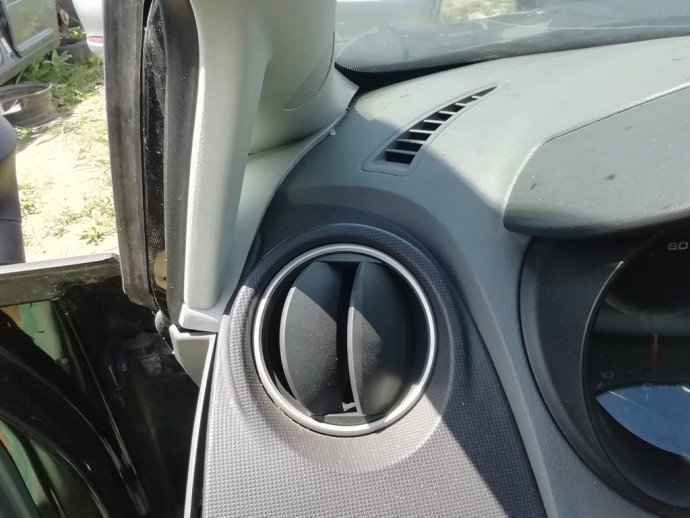 Grila aerisire stanga Seat Ibiza 1.2 benz OEM 2008-2017