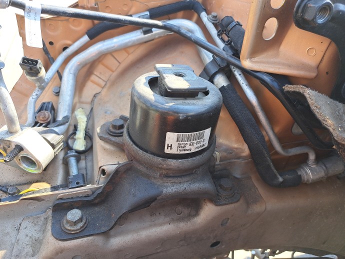 Tampon motor Volvo S60 II [Fabr 2010-2018] 30671245 2.4 D5244T 158KW / 215CP