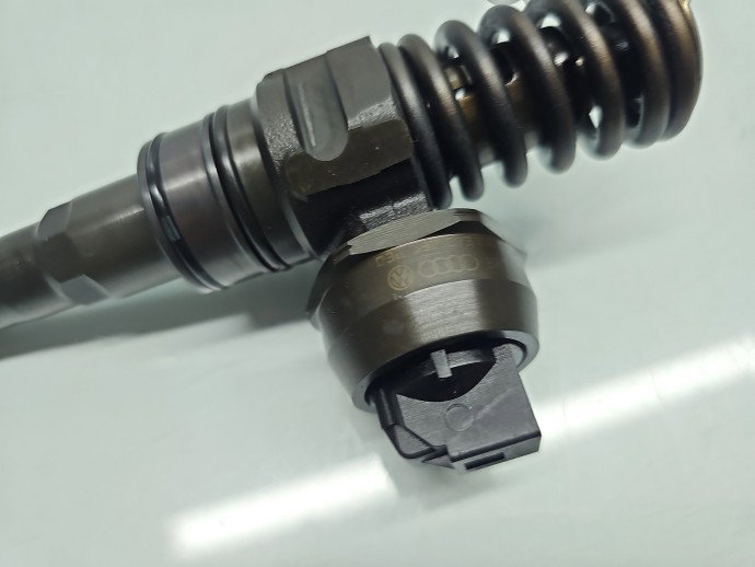 Injector Volkswagen Touran (1T1, 1T2) [Fabr 2003-2010] 038130073BQ 2.0 TDI BMM 103KW / 140CP