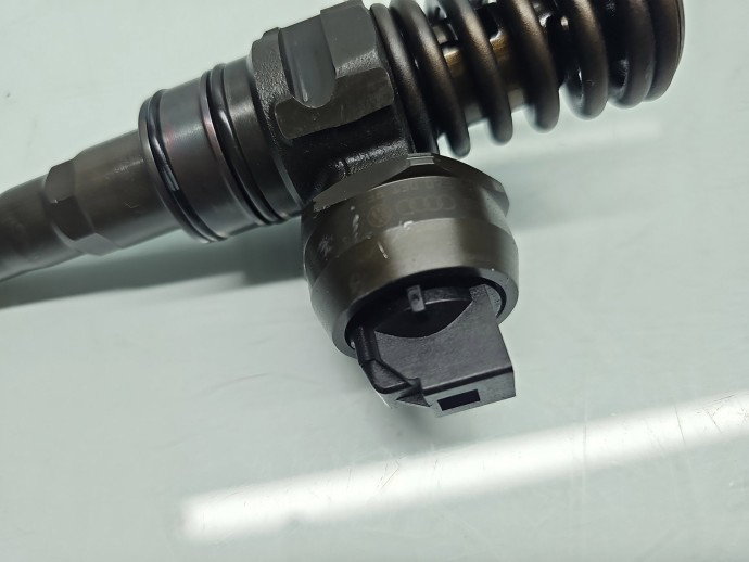 Injector Volkswagen Passat B6 (3C2) [Fabr 2005-2010] 038130073BQ 2.0 TDI BMM 103KW / 140CP