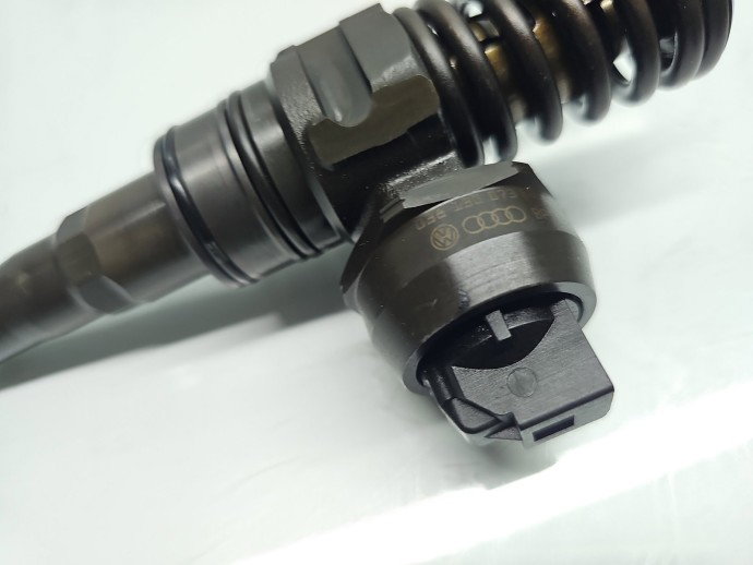 Injector Skoda Octavia 2 (1Z3) [Fabr 2004-2013] 038130073BQ 2.0 TDI BMM 103KW / 140CP