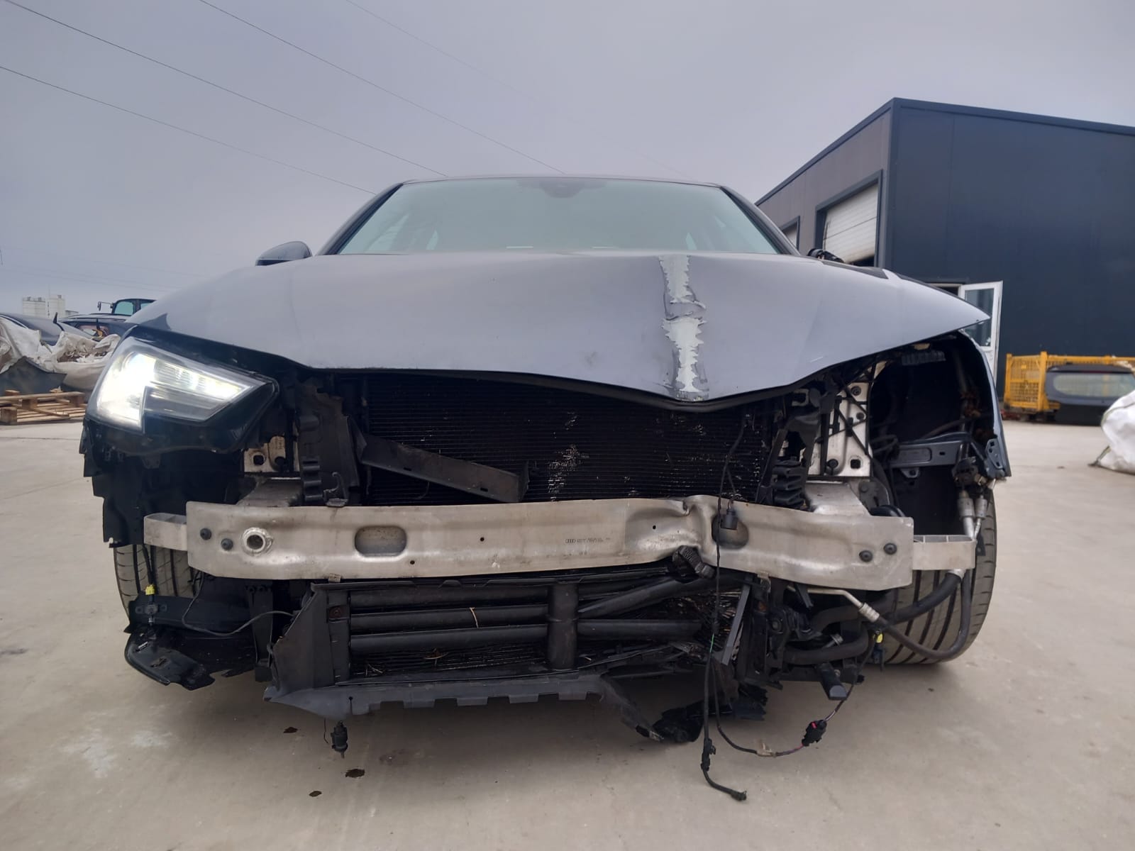 AUDI A4 (8W2, B9) [Fabr 2015-2023]